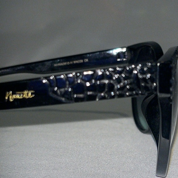 Nanette LePore Sunglasses with case Textured Crocodile Print Corners and Sides - Picture 2 of 10
